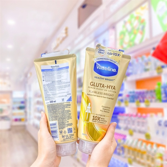 Dưỡng Thể Vaseline Healthy Bright Gluta-Hya Flawless Bright 330ml 